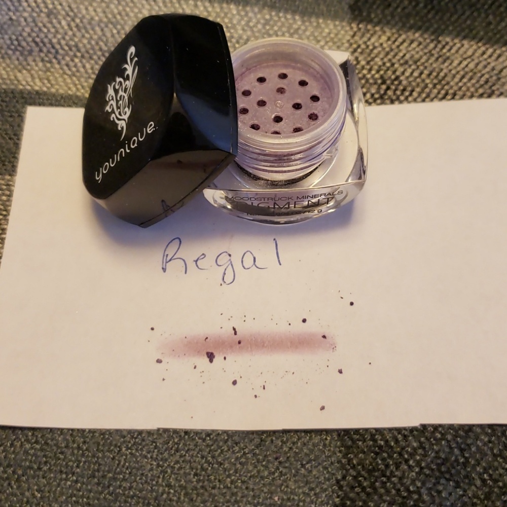 Younique Moodstruck Eye Pigment - Regal